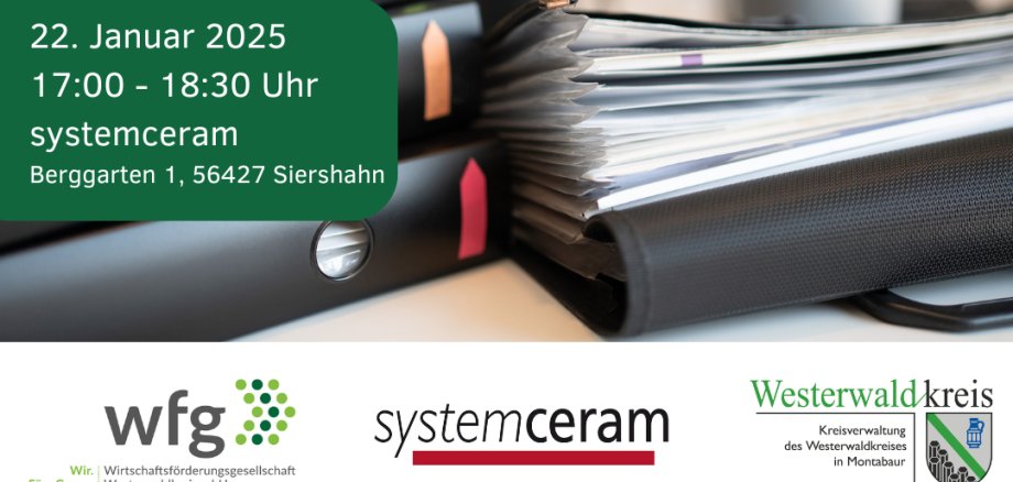 Mit dem Event „VerwaltungsKompass – Klartext für Unternehmen“ startet die wfg ins neue Jahr. Gestapelte Aktenordner mit farbigen Markern schmücken die Rahmendaten der Veranstaltung.