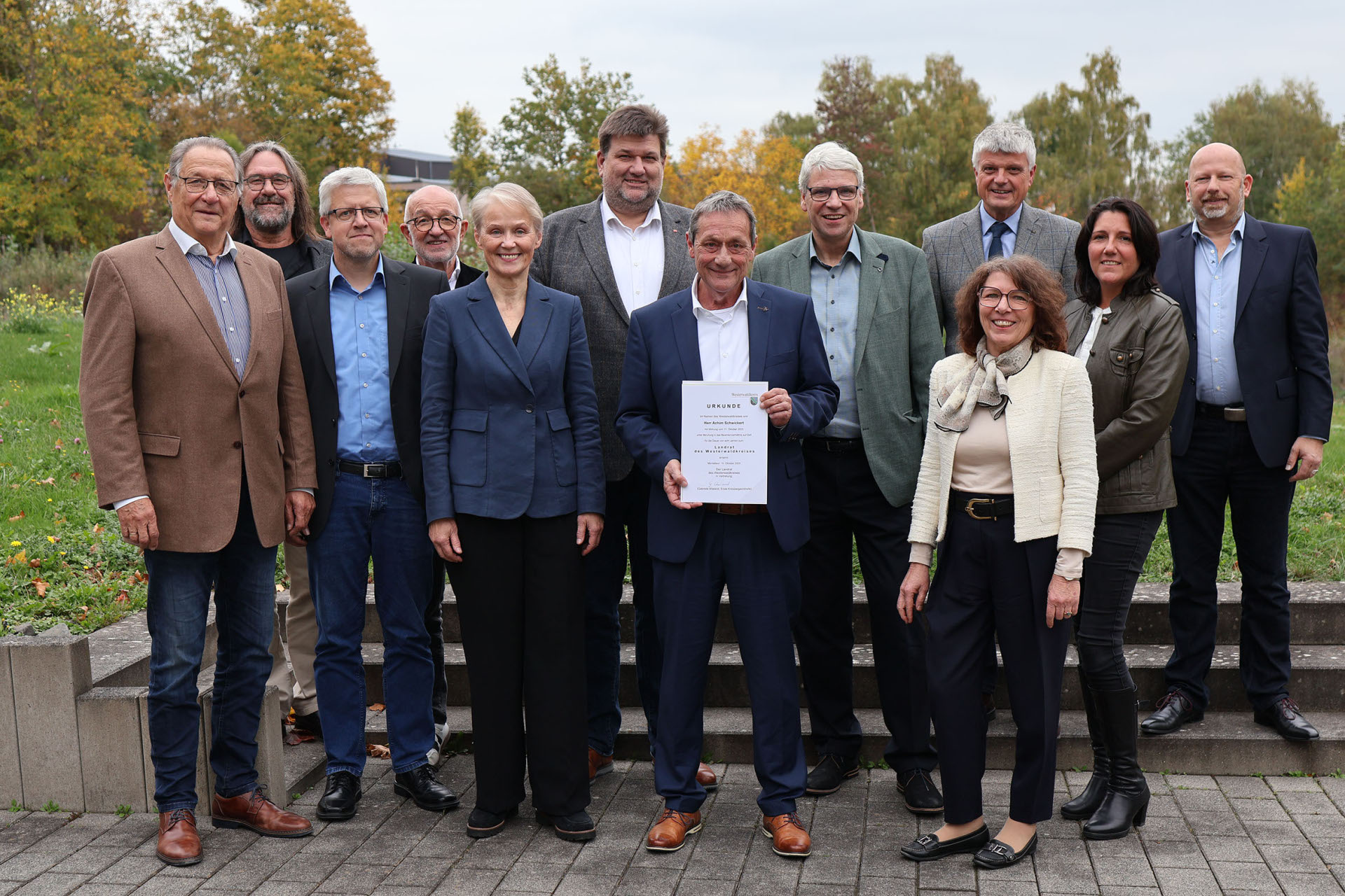 Ein Gruppenbild mit Achim Schwickert, den Beigeordneten und Fraktionsvorsitzenden.