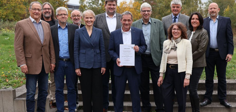 Ein Gruppenbild mit Achim Schwickert, den Beigeordneten und Fraktionsvorsitzenden.