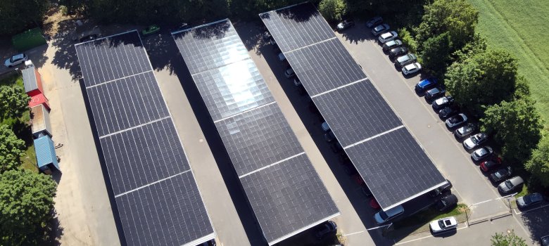 Ein Luftbild der PV-Anlage.