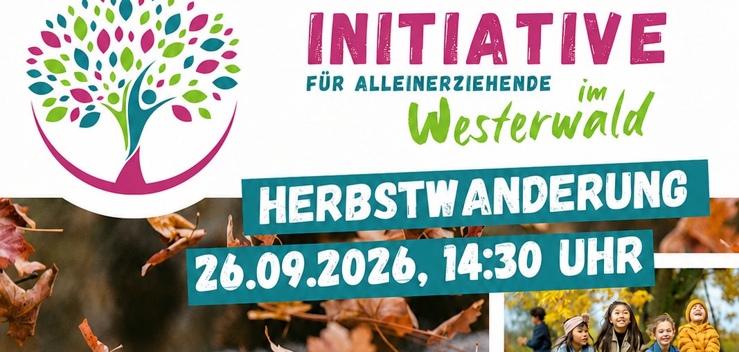 Kinder wandern durch einen herbstlichen Wald.